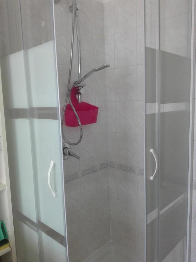A Santy'S Rooms-Bagnocondiviso Sharedboth Room2Piano-No Lift-3Chilom A Piedi Xaeroporto-A Pagamento Shuttle Air Condizextra Bed Extrabed For A Fee-3 Minuti Bus Xfieradiroma-10 Minutes Stop Bus To Rome In50 Minutes Trafficpermitting Are You To Rome فيوميتشينو المظهر الخارجي الصورة