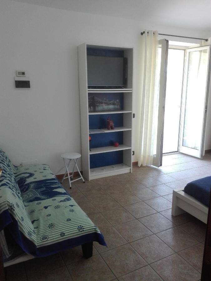 A Santy'S Rooms-Bagnocondiviso Sharedboth Room2Piano-No Lift-3Chilom A Piedi Xaeroporto-A Pagamento Shuttle Air Condizextra Bed Extrabed For A Fee-3 Minuti Bus Xfieradiroma-10 Minutes Stop Bus To Rome In50 Minutes Trafficpermitting Are You To Rome فيوميتشينو المظهر الخارجي الصورة