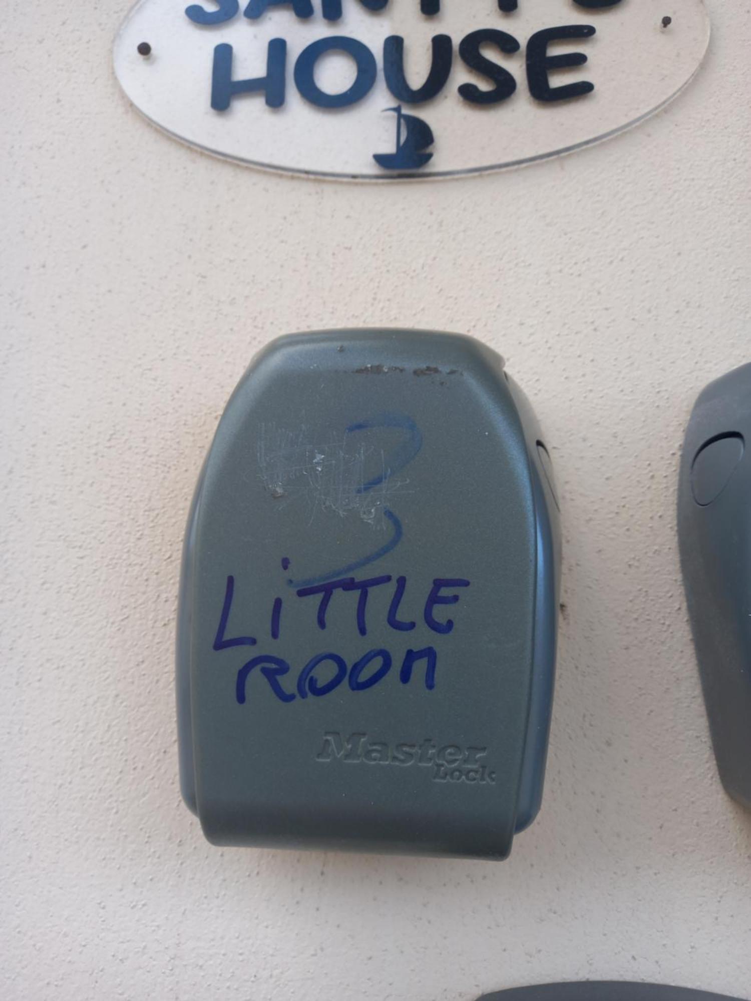 A Santy'S Rooms-Bagnocondiviso Sharedboth Room2Piano-No Lift-3Chilom A Piedi Xaeroporto-A Pagamento Shuttle Air Condizextra Bed Extrabed For A Fee-3 Minuti Bus Xfieradiroma-10 Minutes Stop Bus To Rome In50 Minutes Trafficpermitting Are You To Rome فيوميتشينو الغرفة الصورة