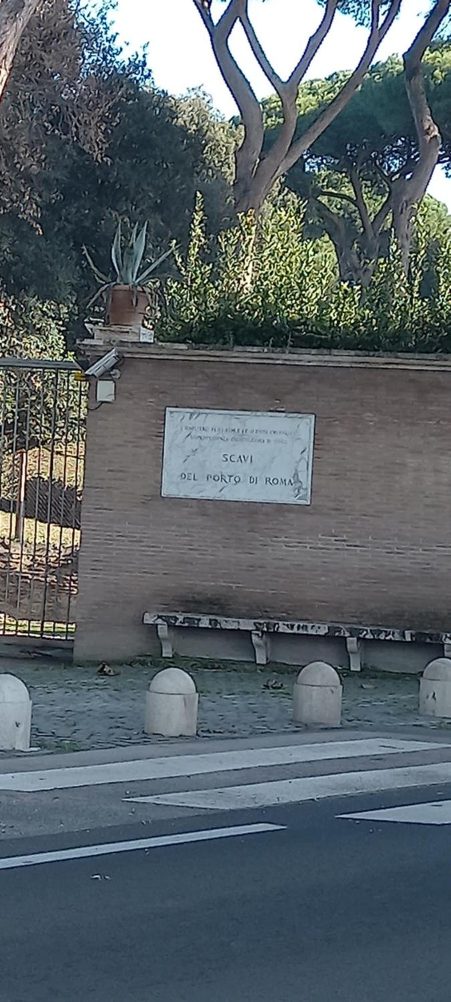 A Santy'S Rooms-Bagnocondiviso Sharedboth Room2Piano-No Lift-3Chilom A Piedi Xaeroporto-A Pagamento Shuttle Air Condizextra Bed Extrabed For A Fee-3 Minuti Bus Xfieradiroma-10 Minutes Stop Bus To Rome In50 Minutes Trafficpermitting Are You To Rome فيوميتشينو المظهر الخارجي الصورة
